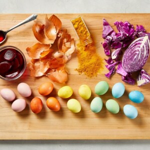wie Ostereier natürlich färben Eierfarben aus Rote Bete herstellen Anleitung