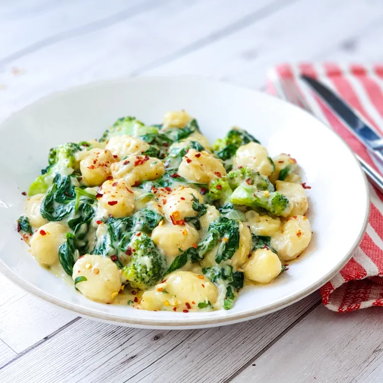 10 Minuten Rezepte Abendessen vegane Gnocchi mit Brokkoli aus der Pfanne