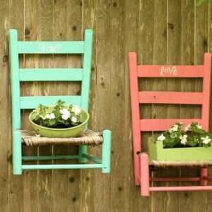 Alter Stuhl als Gartendeko - Regal für die Wand bauen