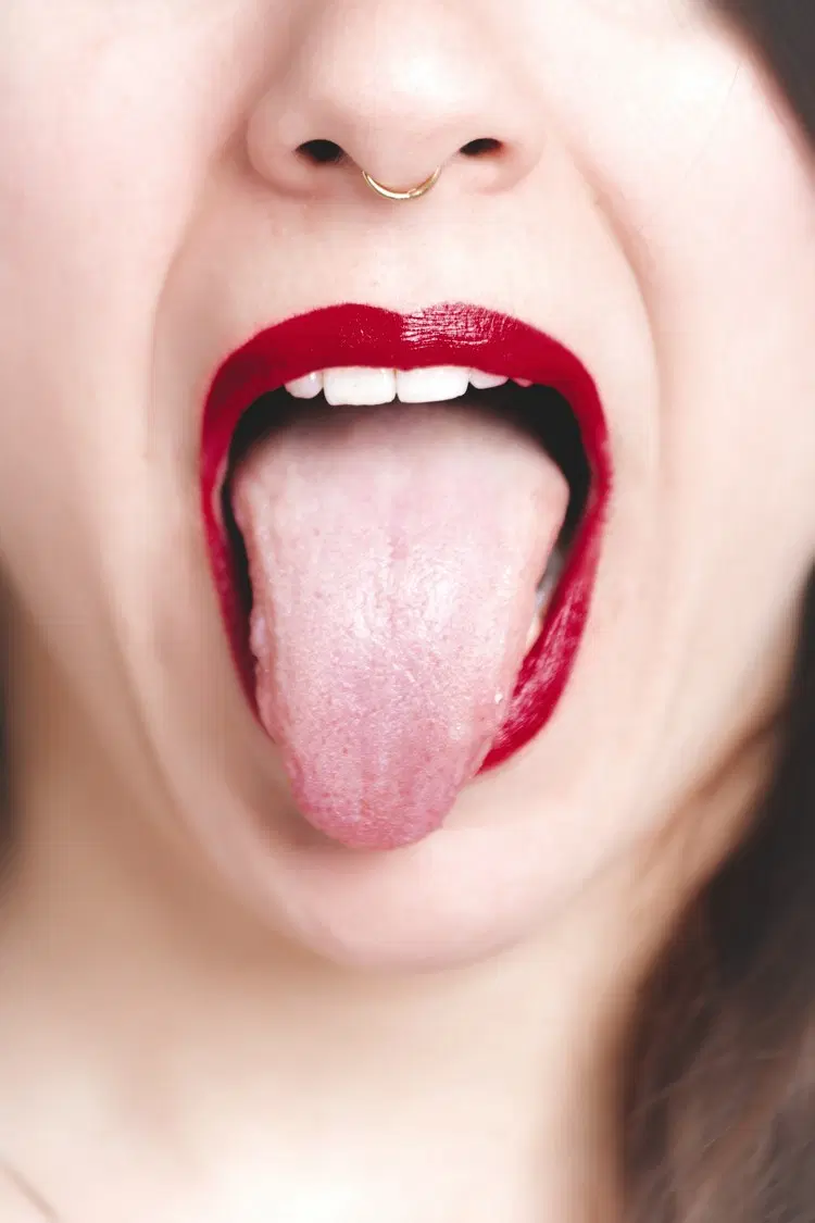 Belegte Zunge meist harmlos im Zweifel lassen Sie sich untersuchen