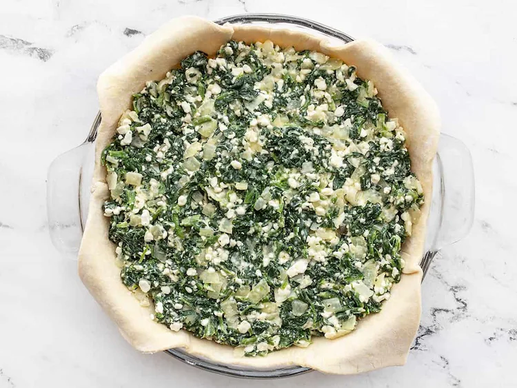 Fill the juicy dough with a mixture of spinach, garlic and cheese