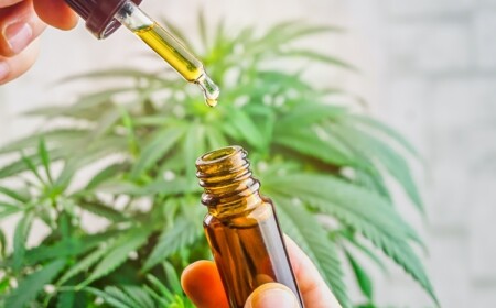 Cannabis Öl in dunkler Flasche