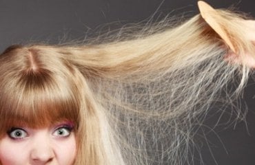 Um kaputt blondierte Haare retten zu können, Chlor vermeiden