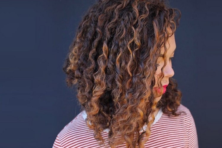 Curly Lob Haarschnitte für Frauen mit lockigem Haar