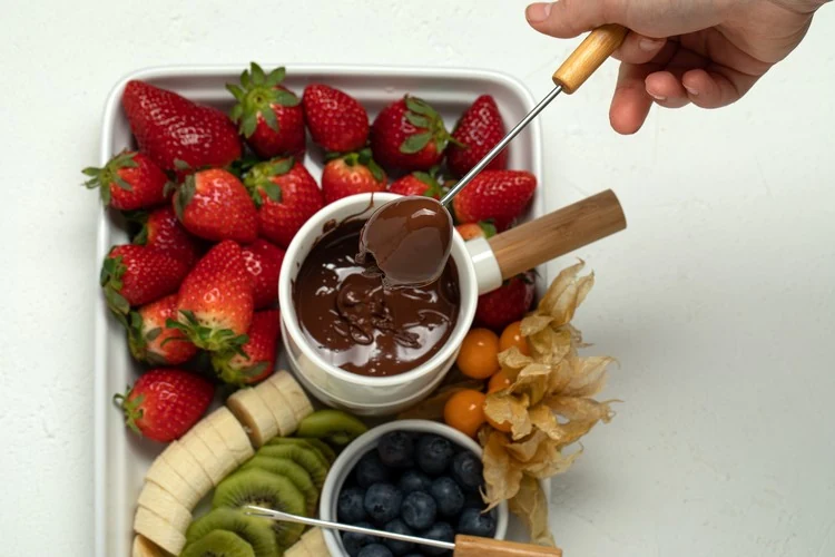 Prepare the finger food the day before the chocolate fruits and chocolate skewers