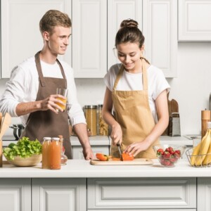 Frische Mahlzeiten zusammen zubereiten gesund mit Spaß