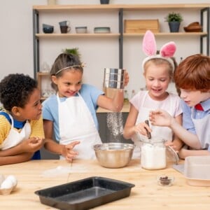 Frühstück zum Muttertag zusammen mit den Kindern Überraschung zubereiten