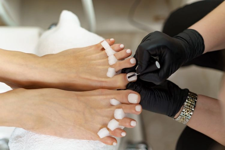 Fußpflege im Nagelstudio für schöne Haut und Fußnägel