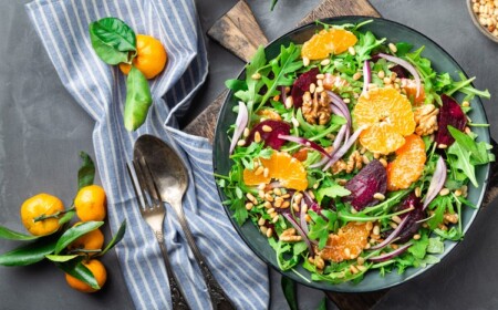 Gesunde Samen Pinienkerne zum Salat Aminosäuren