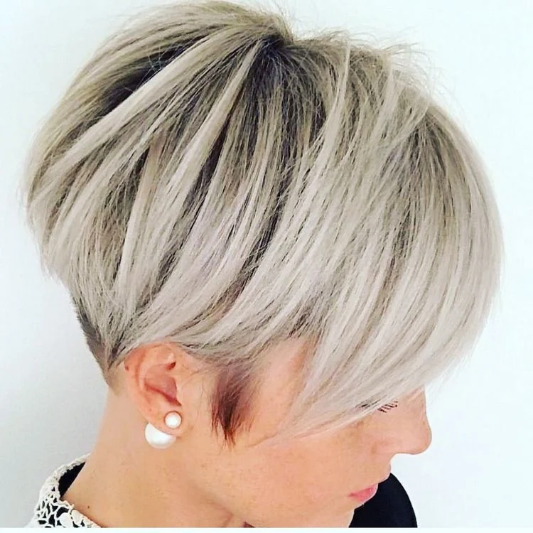 Graue Pixie-Balayage - beliebteste Trends