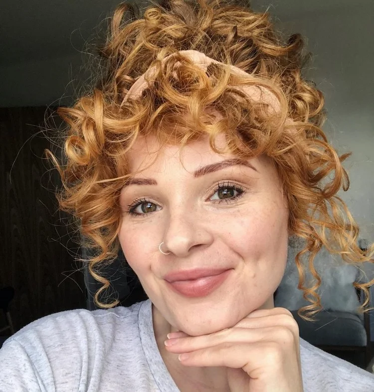 Half-length curly hairstyles help balance wide faces