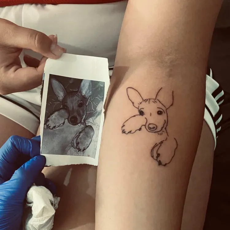Hund Tattoodesign Ideen Unterarm Tattoo für Frauen klein