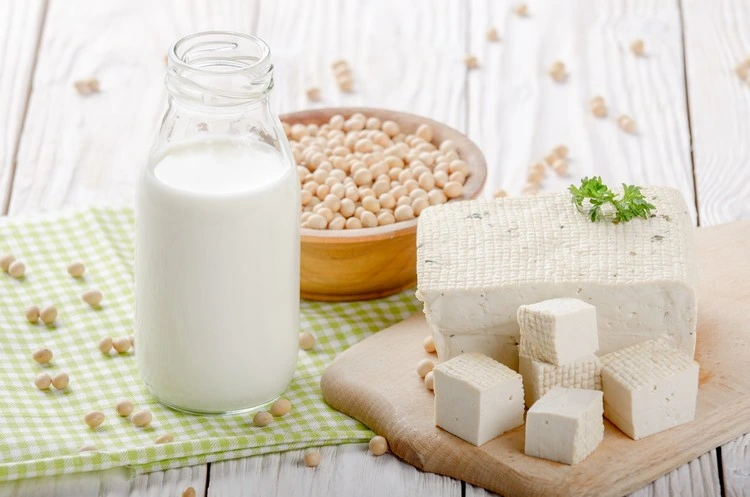Ist Pflanzenmilch gesund aufpassen und genau hinsehen bei Sojamilchprodukten