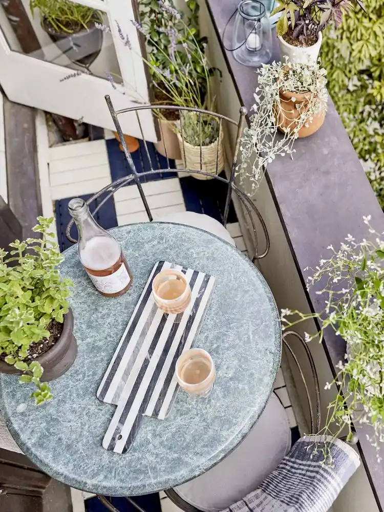 Kleiner Balkon Ideen für Möbel und Pflanzen