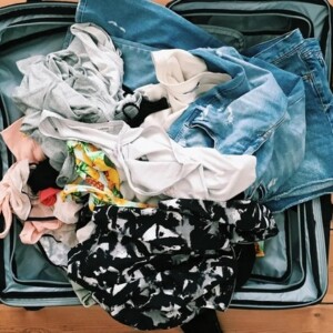 Koffer platzsparend packen - Mit diesen Tipps passt alles rein