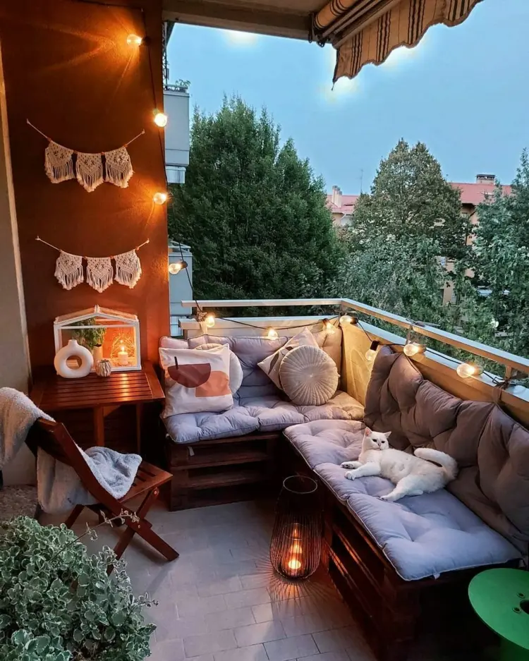 Makramee für gemütliche Balkons und Lichterketten am Sofa
