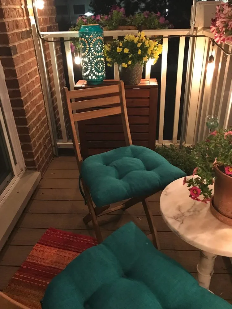 Mini Balkon abends ausleuchten Tipps für Beleuchtung
