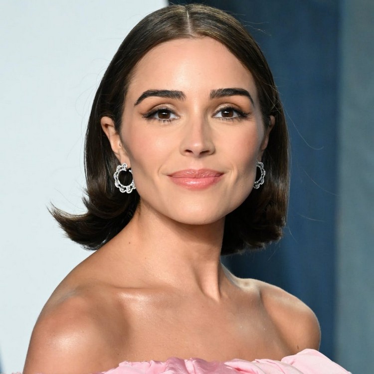 Olivia Culpo Frisuren kurze Haare Flicked Bob Trendfrisur 2022