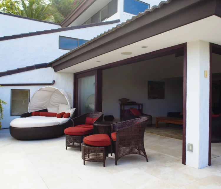 Outdoor Daybed modern und flexibel mit Dach