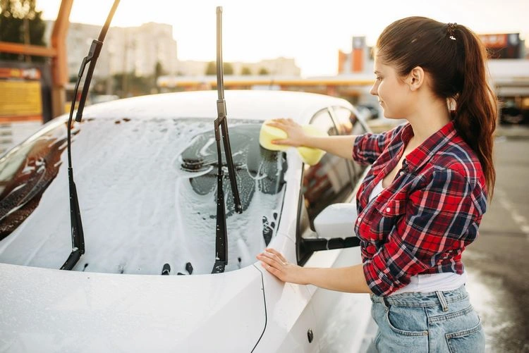 Richtige Materialien verwenden - Auto selber waschen