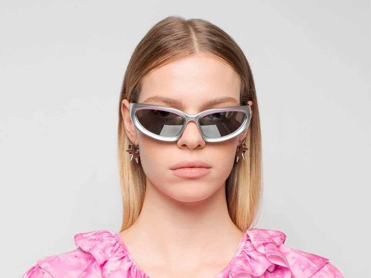 Schöne Sonnenbrille - praktische Modetrends im Frühling und Sommer 2022