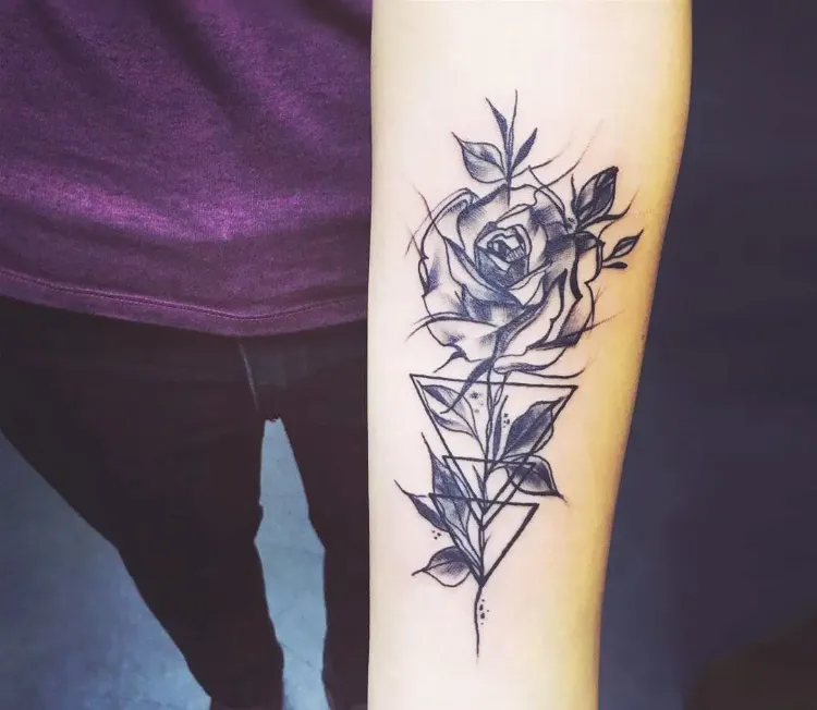 Unterarm Tattoo Blumen Rosen-Tattoodesign Bedeutung