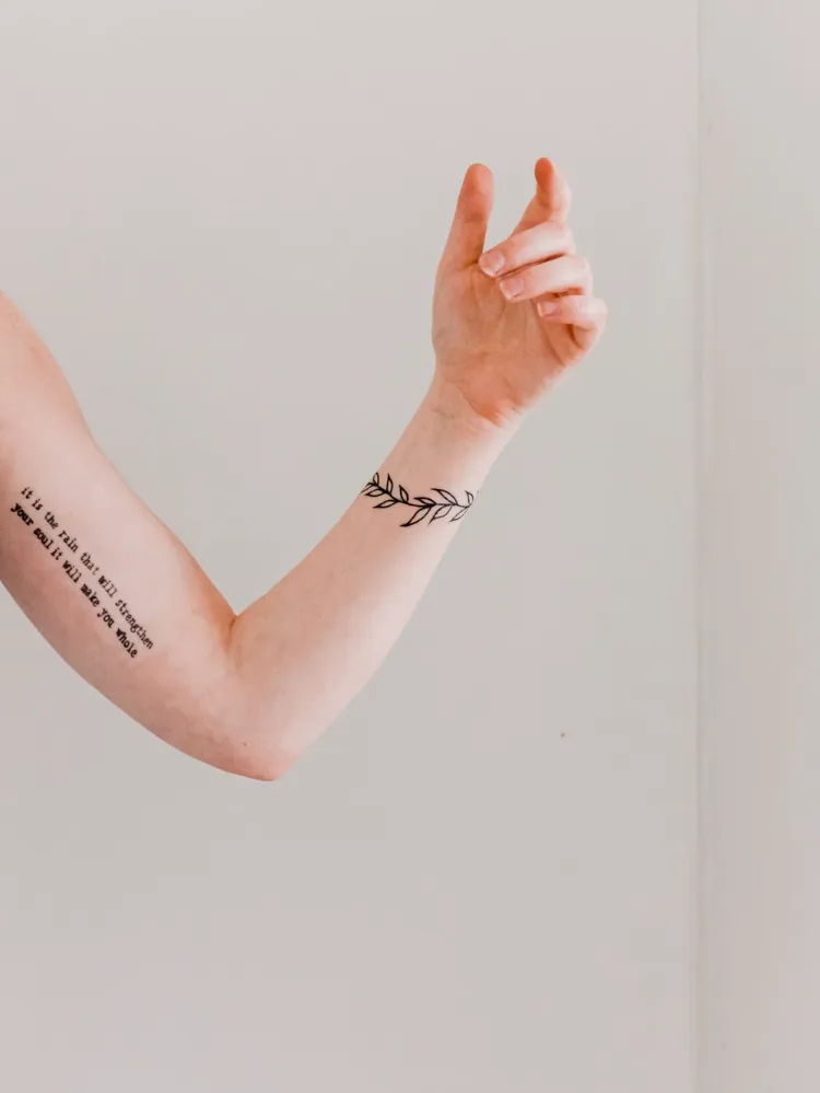 Unterarm Tattoo klein minimalistische Tattoodesigns für Frauen