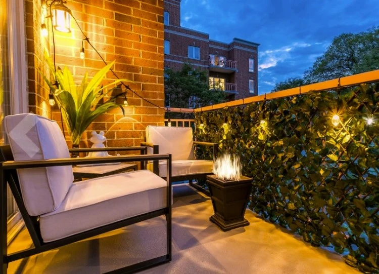 Wenn Ihren Außenbereich in einen Dschungel verwandeln möchten, ist dies eine der besten Ideen für Balkon Sichtschutz