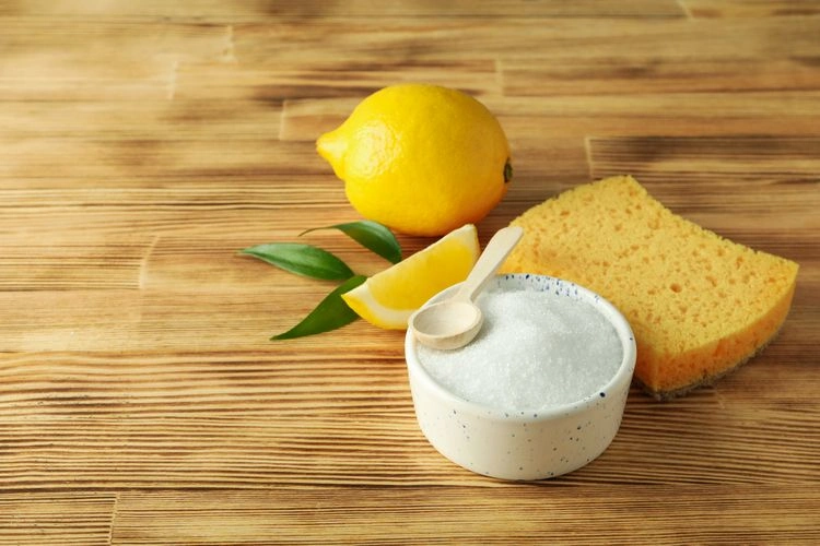 Zitronensäure ist ein gängiges Mittel zum Entfernen von Flecken