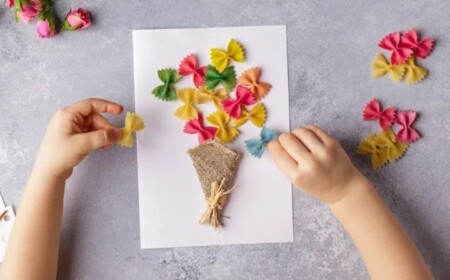 Zum Muttertag basteln in der Grundschule - Grußkarten mit bunten Nudeln