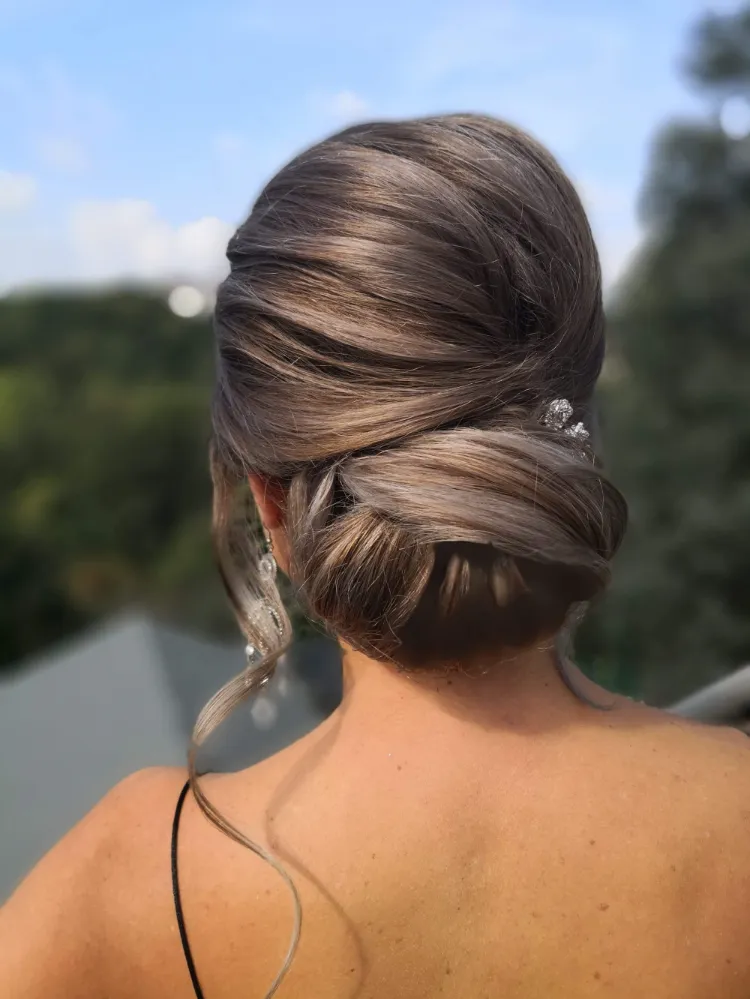 klassischer Chignon Anleitung Frisur zur Hochzeit als Gast