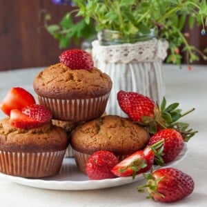 sommerliche Muffins mit Erdbeeren leichte Erdbeer-Desserts Rezepte