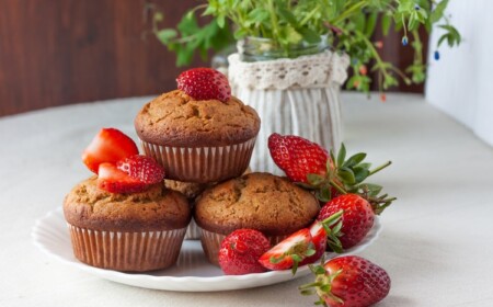 sommerliche Muffins mit Erdbeeren leichte Erdbeer-Desserts Rezepte