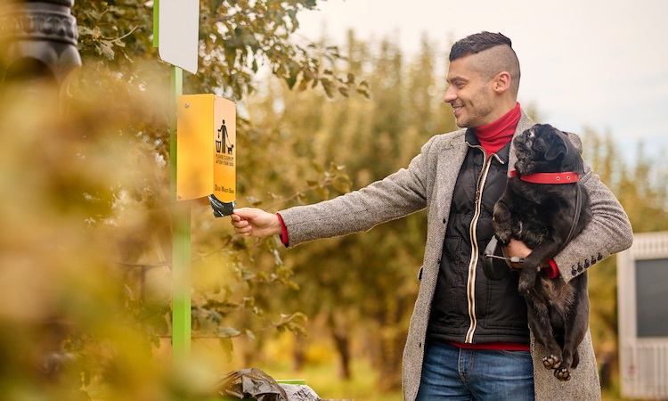 trendfrisur für junge herren im militärischen stil und sportlichem look