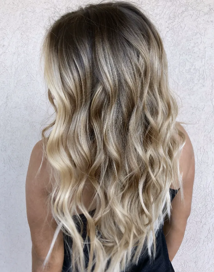 California Balayage Trendfarbe Sommer-Haartrend 2022