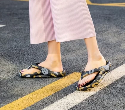 Die farbenfrohen Flip-Flops sind voll in - Schuh-Trends 2022