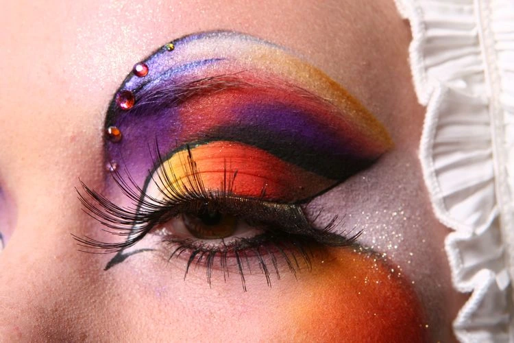 Die neuesten Make-up Trends - Verzierungen für die Augen