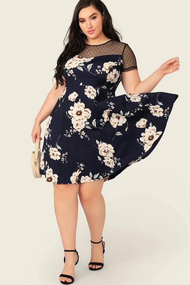 Sommerkleider für curvy Frauen - Dieses halboffizielle Kleid ist für verschiedene Anlässe geeignet