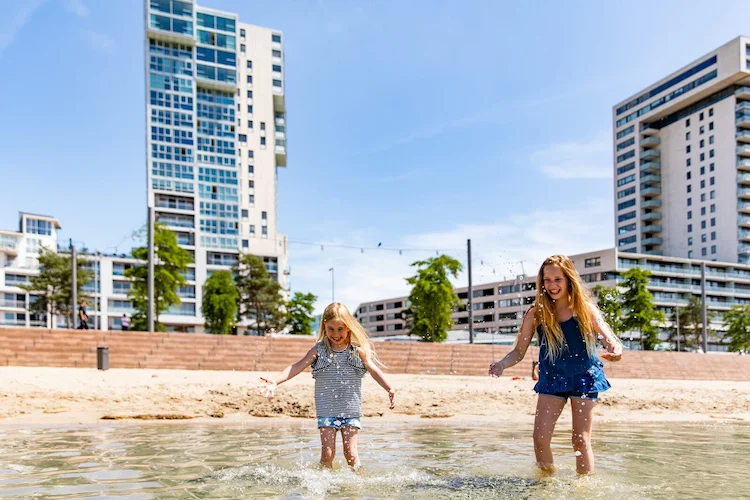 Ein IJsselmeer Urlaub im Sommer könnte eine gute Idee sein und der ganzen Familie viel Spaß bringen