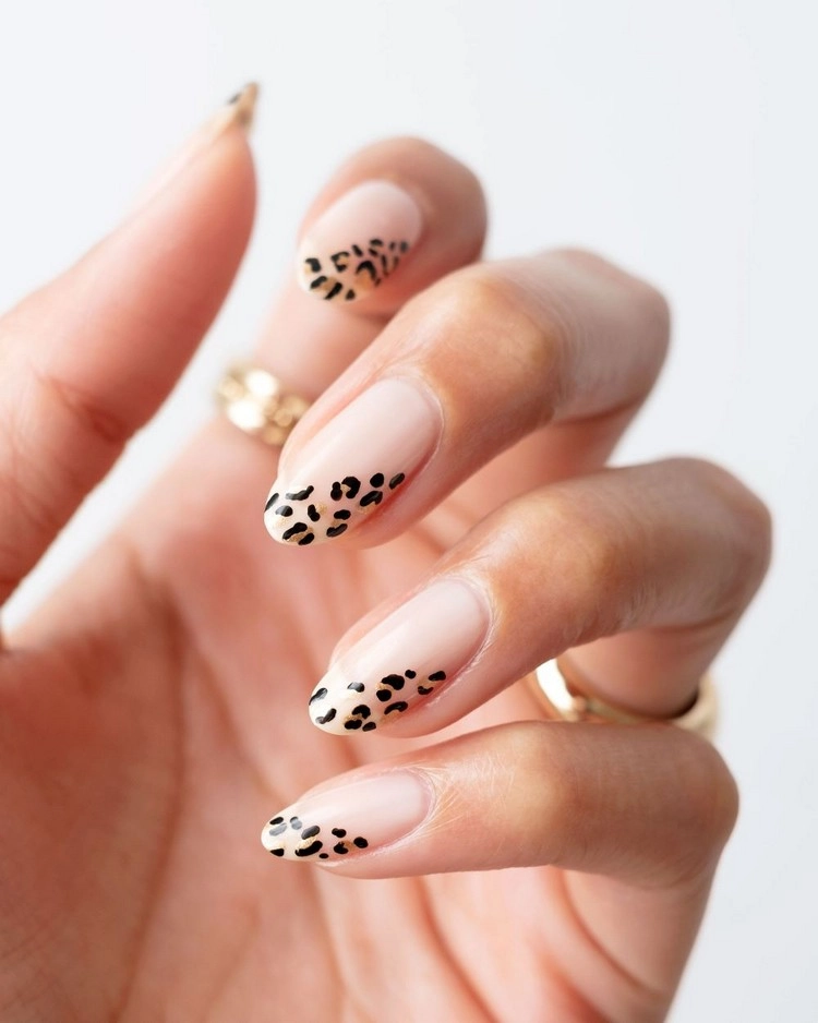 Adorable two-tone nails with leopard print