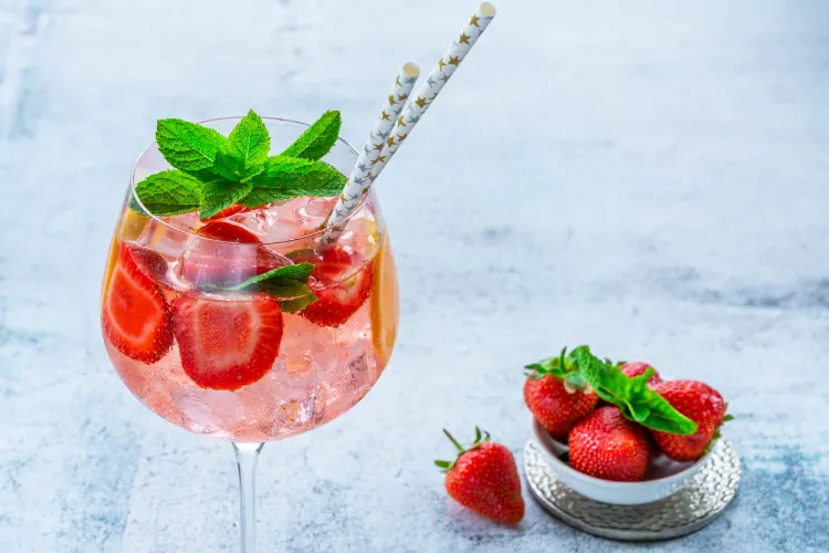 Erdbeer Aperol Cocktail Rezept Sommergetränke 2022
