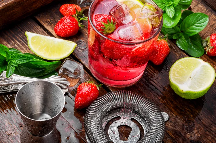 Erdbeer Aperol Cocktail Rezepte Sommergetränke 2022