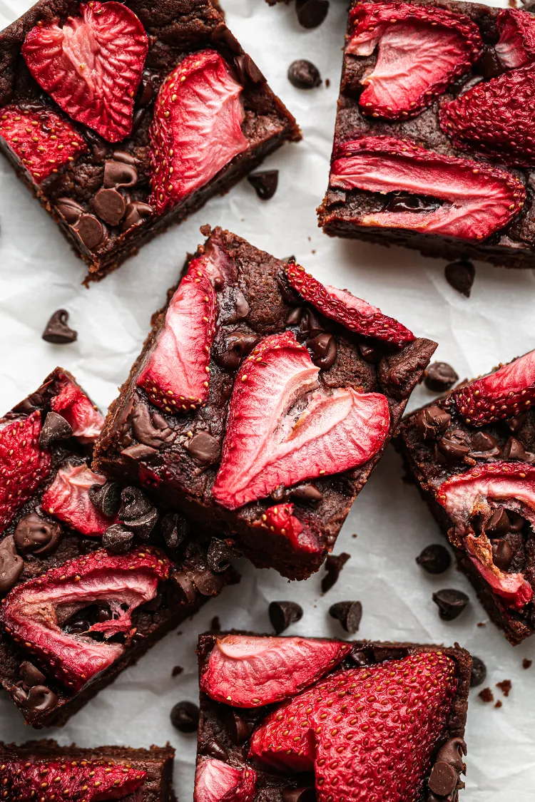 Erdbeer Brownies ohne Zucker Rezept venager Erdbeerkuchen gesunde Snacks abnehmen