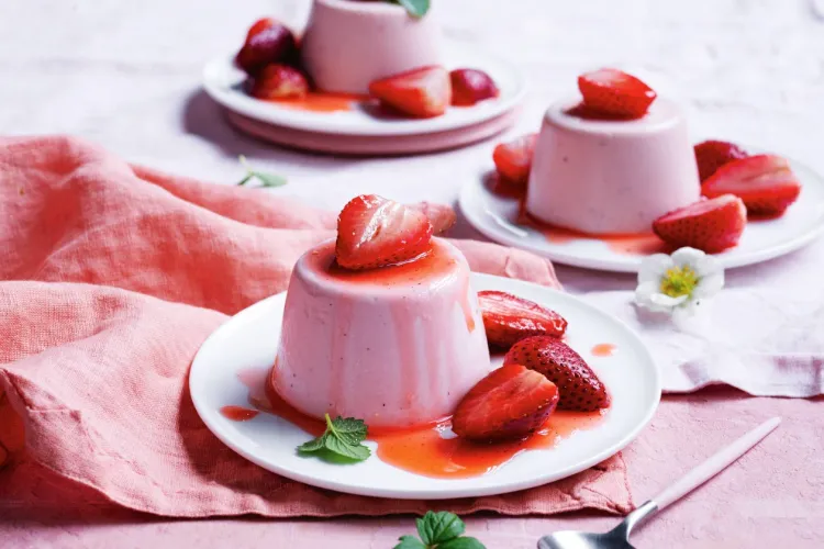 Erdbeer Panna Cotta leichte Sommer Desserts