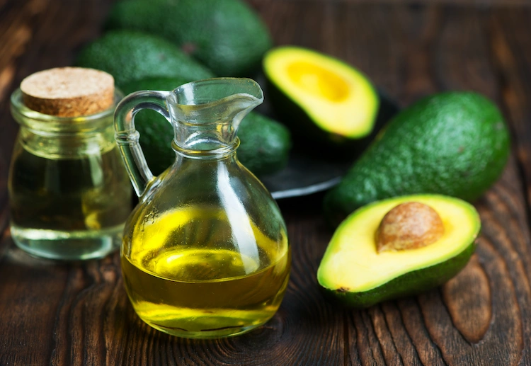 Für die hausgemachte Creme können Sie Avocado, - Mandel- oder Olivenöl verwenden