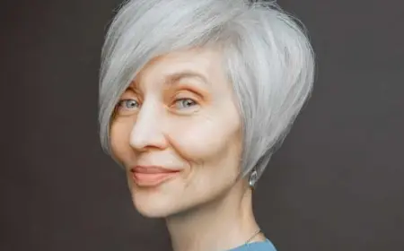 Gestufte Bob Frisuren ab 60 - Volumenspendende Kurzhaarschnitte für Frauen mit feinem Haar