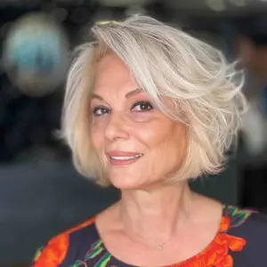 Gestufter Bob für Frauen ab 60 stylen Haarschnitt