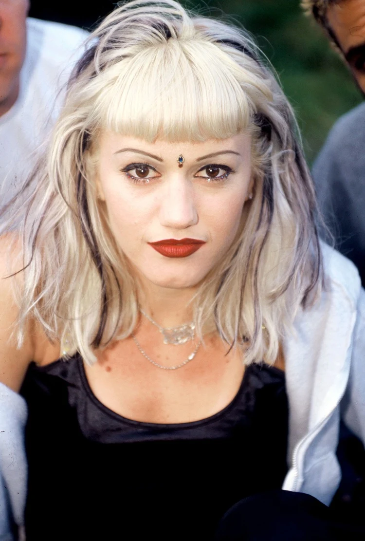 Gwen Stefani Grungy Bob blond mit dunklen Strähnchen 90er