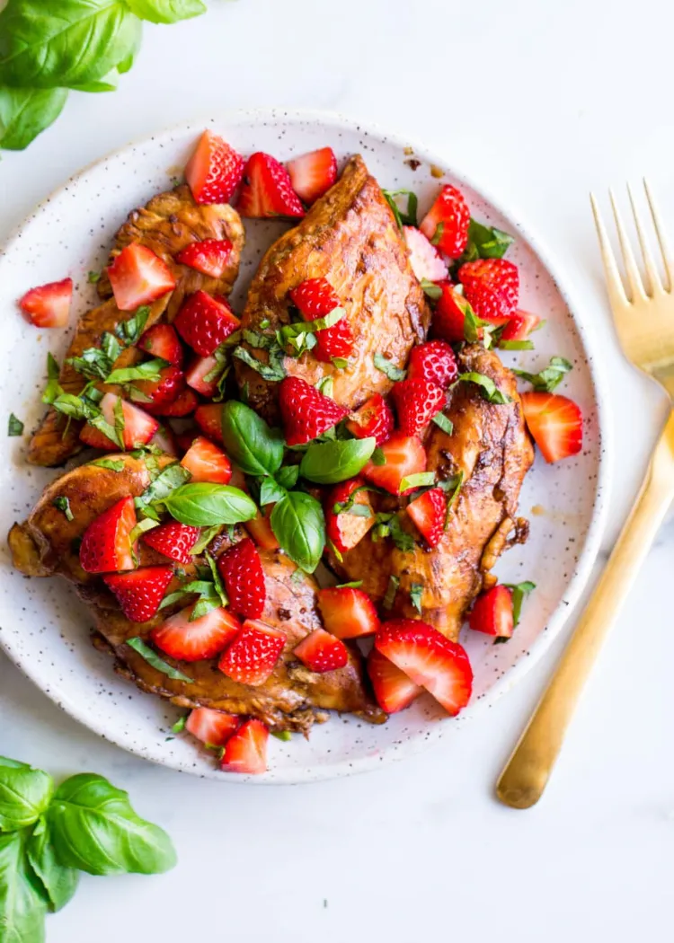 Hähnchen kalorienarm zubereiten frische Erdbeeren Rezepte Abendessen