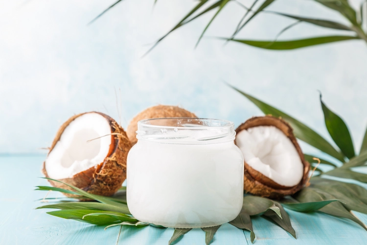 Hausgemachter Sonnenschutz mit Kokosnussöl ist wirksam und einfach zuzubereiten